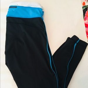 Lulu lemon 3/4 crop leggings blue white and black